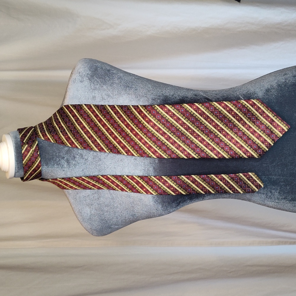 Cassardi Italian Tie Red Yellow Blue Diagonal Diamond Pattern Stripes EUC